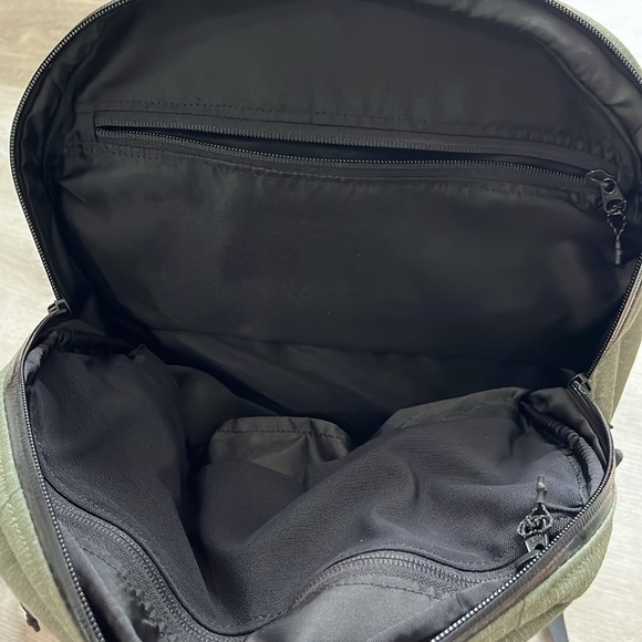 Lululemon Core Backpack 2.0 20L Water Repellent NWT Green Black Zippers Laptop main image 5